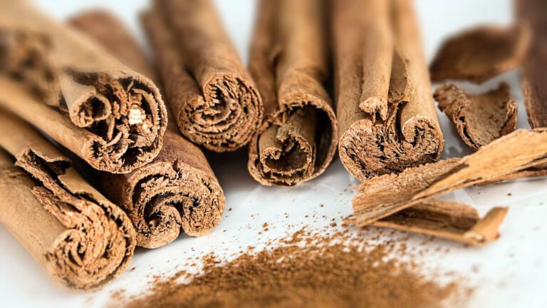 Rüyada Tarçın Görmek ve Anlamı, Toz ve Çubuk Tarçın Yemek Ne Demek?