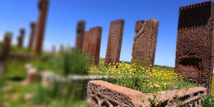 Rüyada Türbe ve Mezarlık Görmek ve Anlamı 1 ruyada turbe ve mezarlik gormek ve anlami 62a463ffed80e