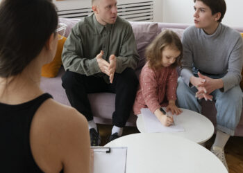 parents kid doing therapy